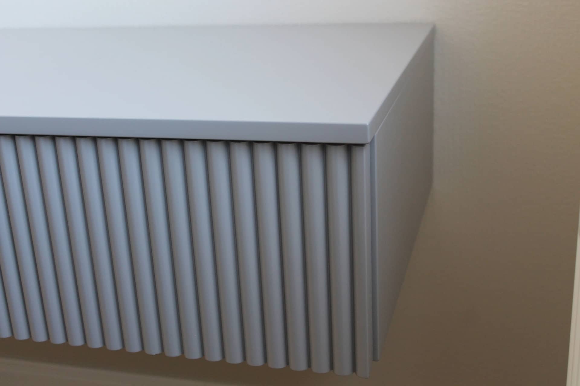Распашной шкаф на заказ - вид изнутри